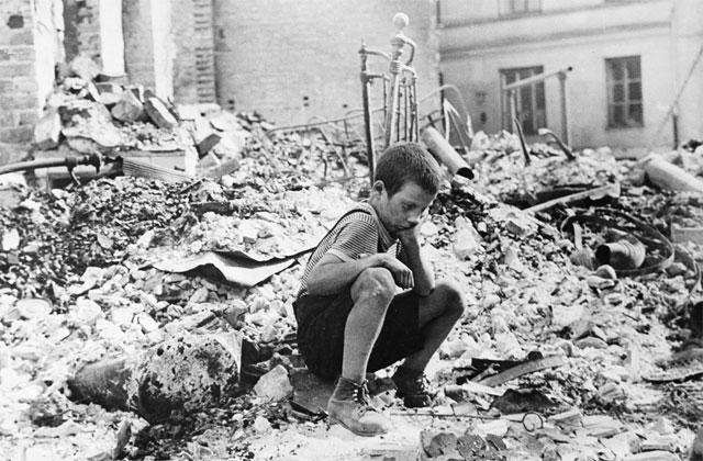 Varsovie détruite par les bombardements