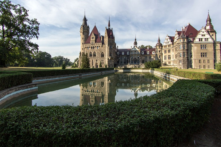 Le chateau de Moszna, Pologne